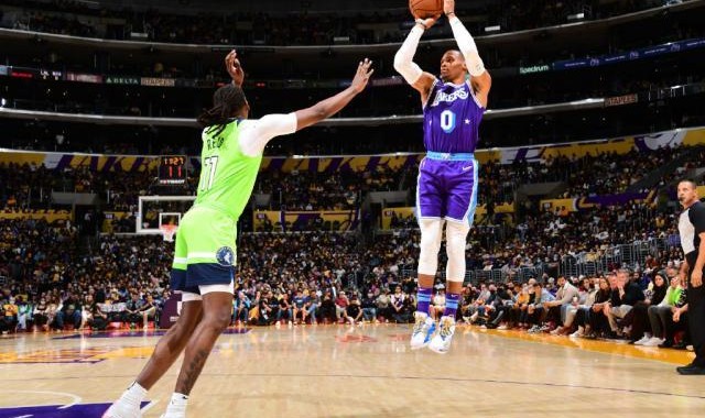 开元平台-第三节狂输森林狼28分！湖人本赛季化身湖三崩